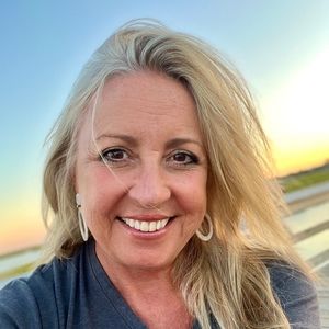 Meet your Posher, Debbie